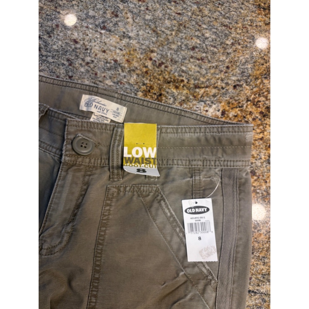 (READ) NWT Old Navy Low Rise Bootcut Cargo Pants Khaki Sz 8 Green Signature Y2K - Picture 4 of 9